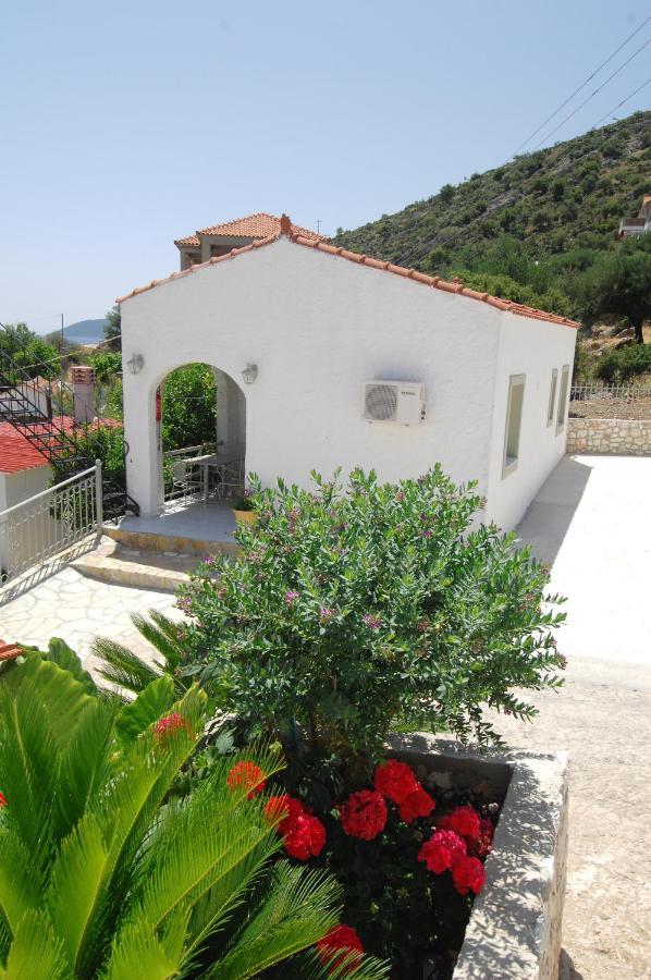 Makis Village-Apartments Agia Efimia Eksteriør billede