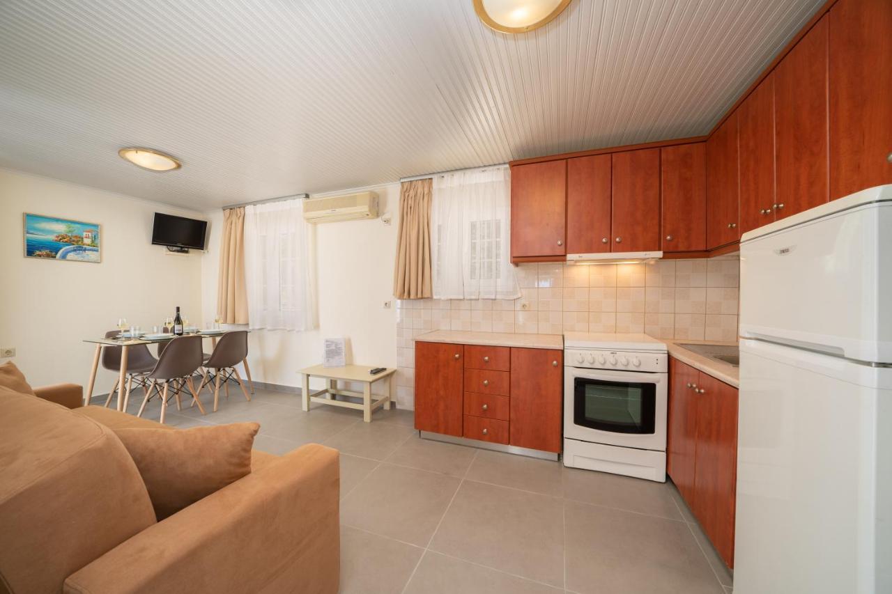 Makis Village-Apartments Agia Efimia Eksteriør billede
