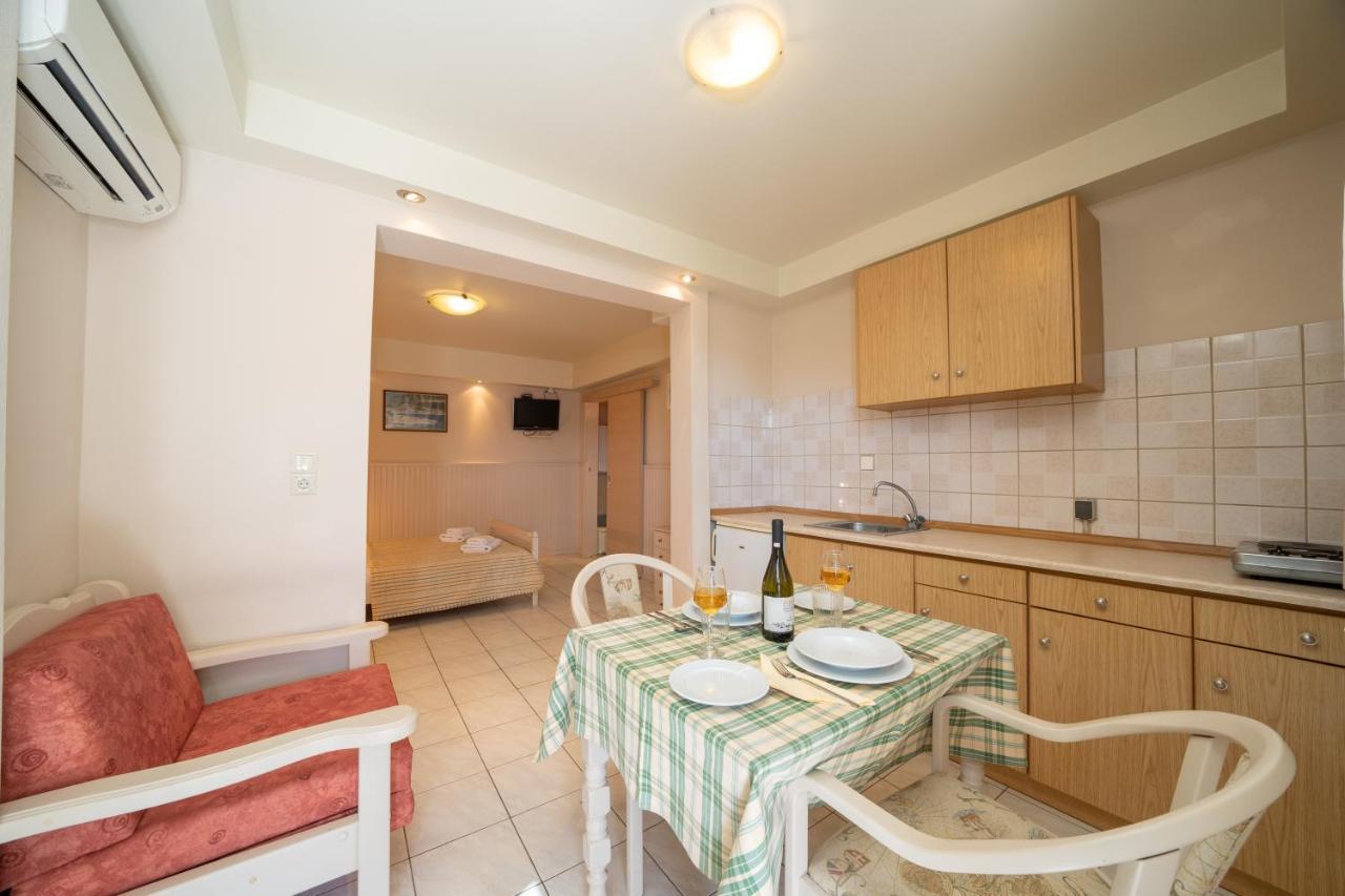 Makis Village-Apartments Agia Efimia Eksteriør billede