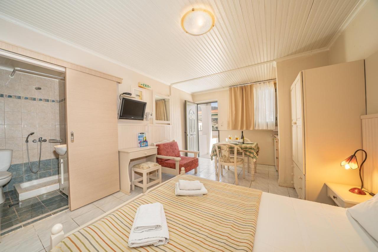 Makis Village-Apartments Agia Efimia Eksteriør billede