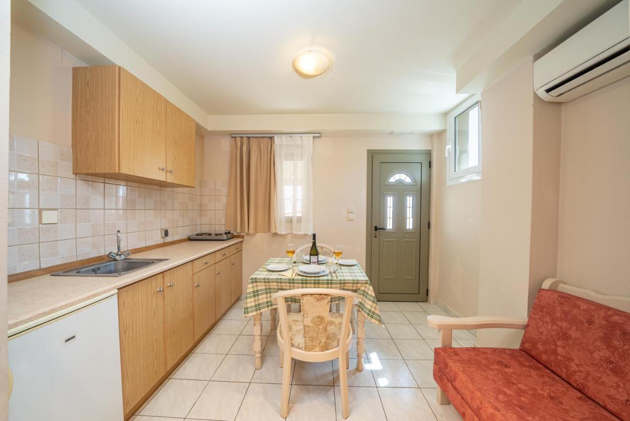 Makis Village-Apartments Agia Efimia Eksteriør billede