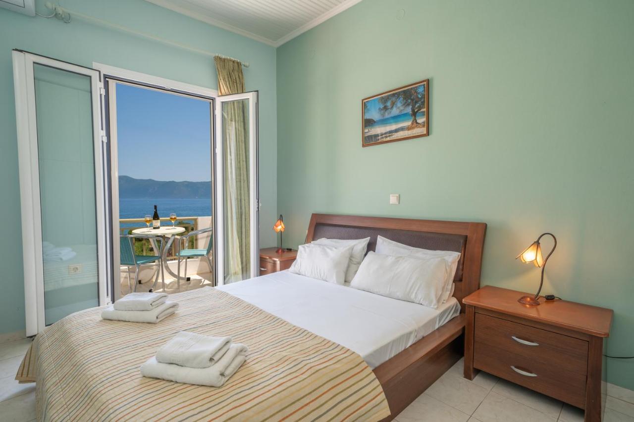Makis Village-Apartments Agia Efimia Eksteriør billede