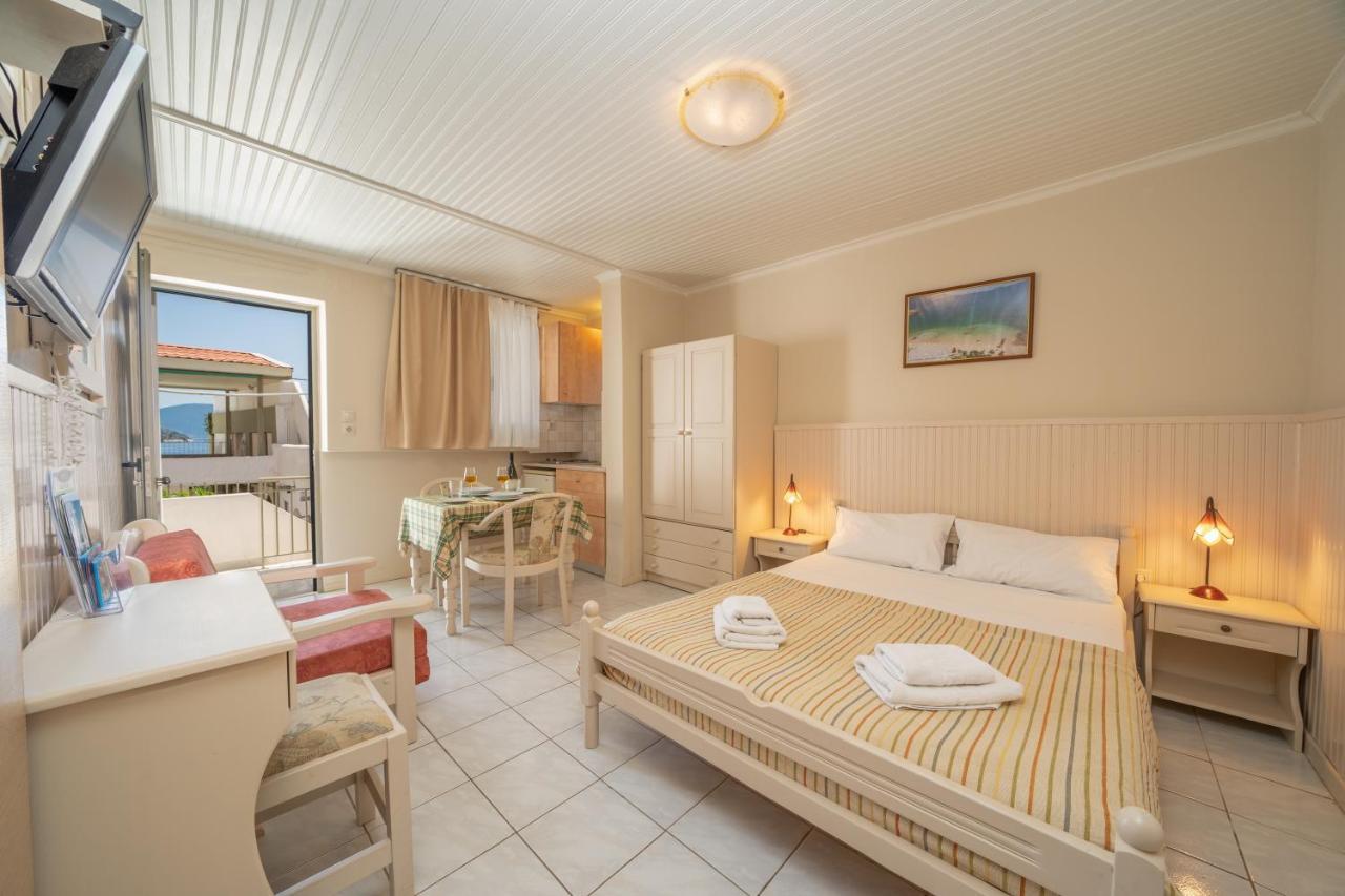 Makis Village-Apartments Agia Efimia Eksteriør billede