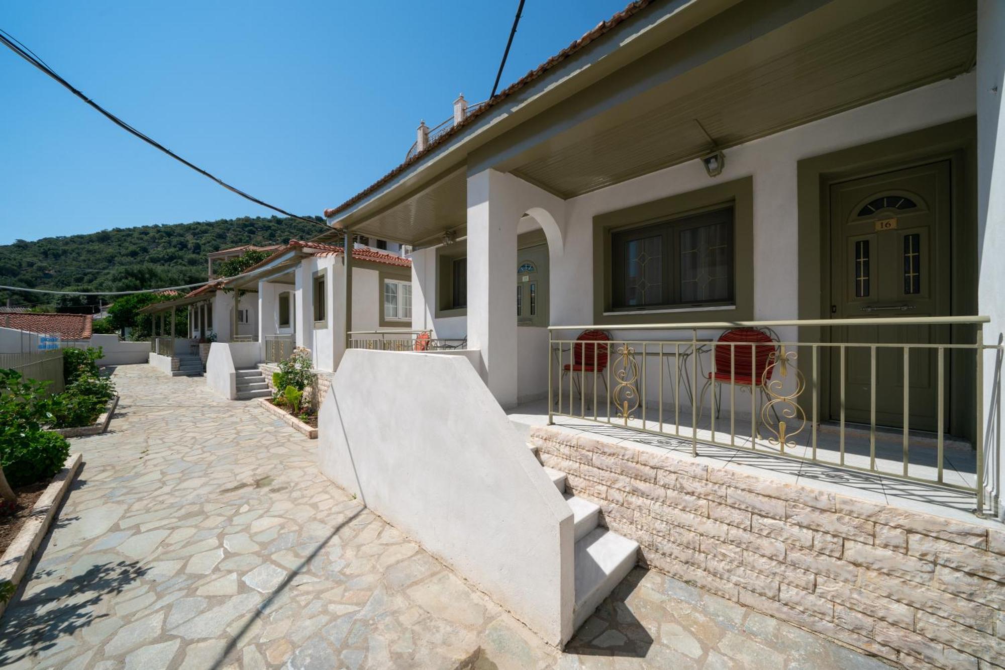 Makis Village-Apartments Agia Efimia Eksteriør billede