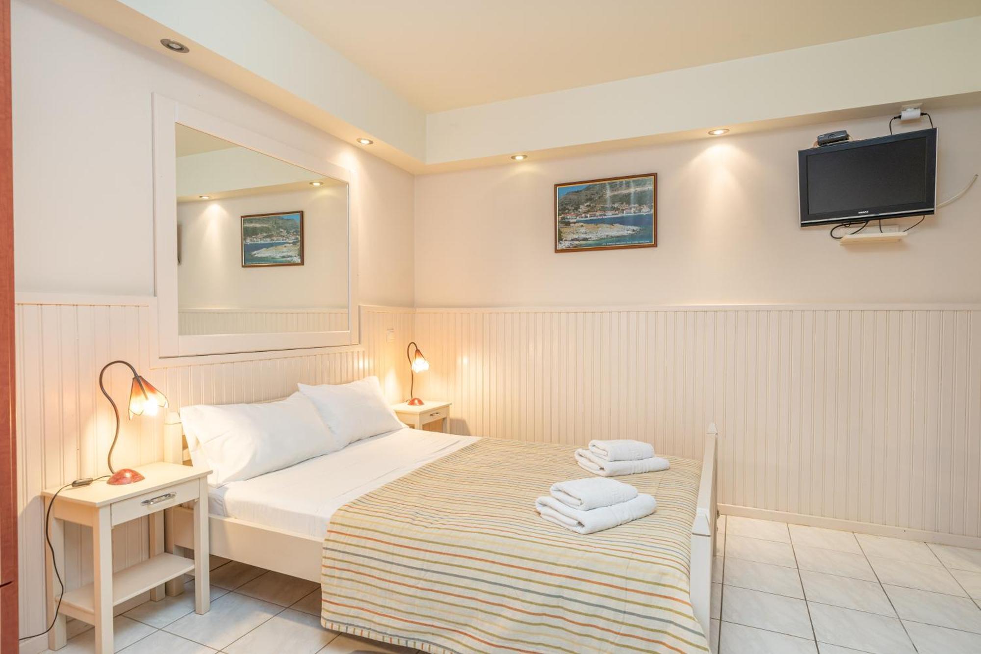 Makis Village-Apartments Agia Efimia Eksteriør billede